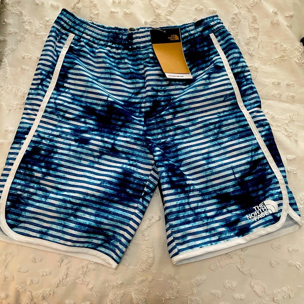 The North Face NWT Teen Boy size 14-16 swim trunks